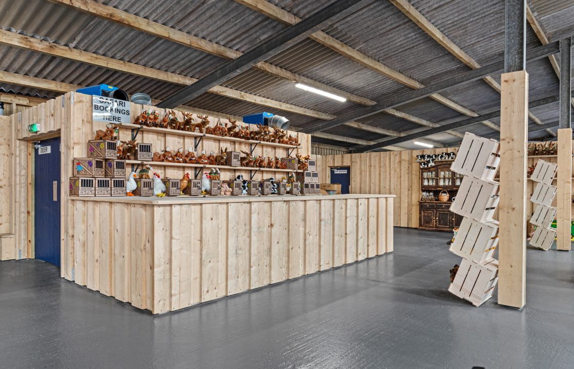 Deer Park Shoot Interior Spaces June 0023 0002 scaled aspect ratio 1120 720